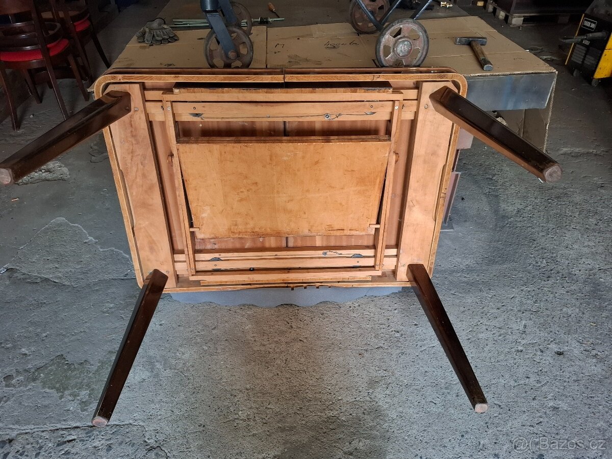 Jídelní stůl Halabala + židle Ton - 3