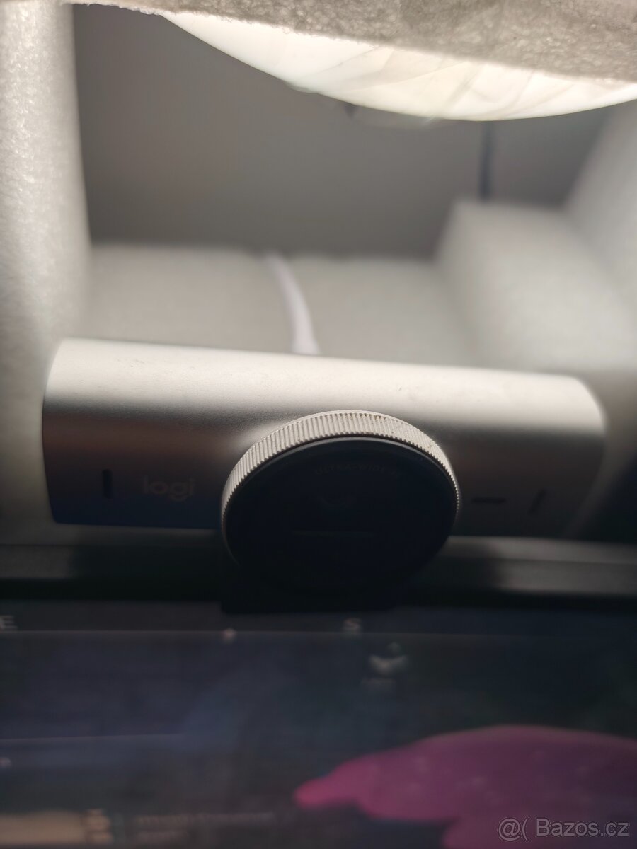 Logitech MX Brio 4K Ultra HD Webcam, Pale Grey - 3