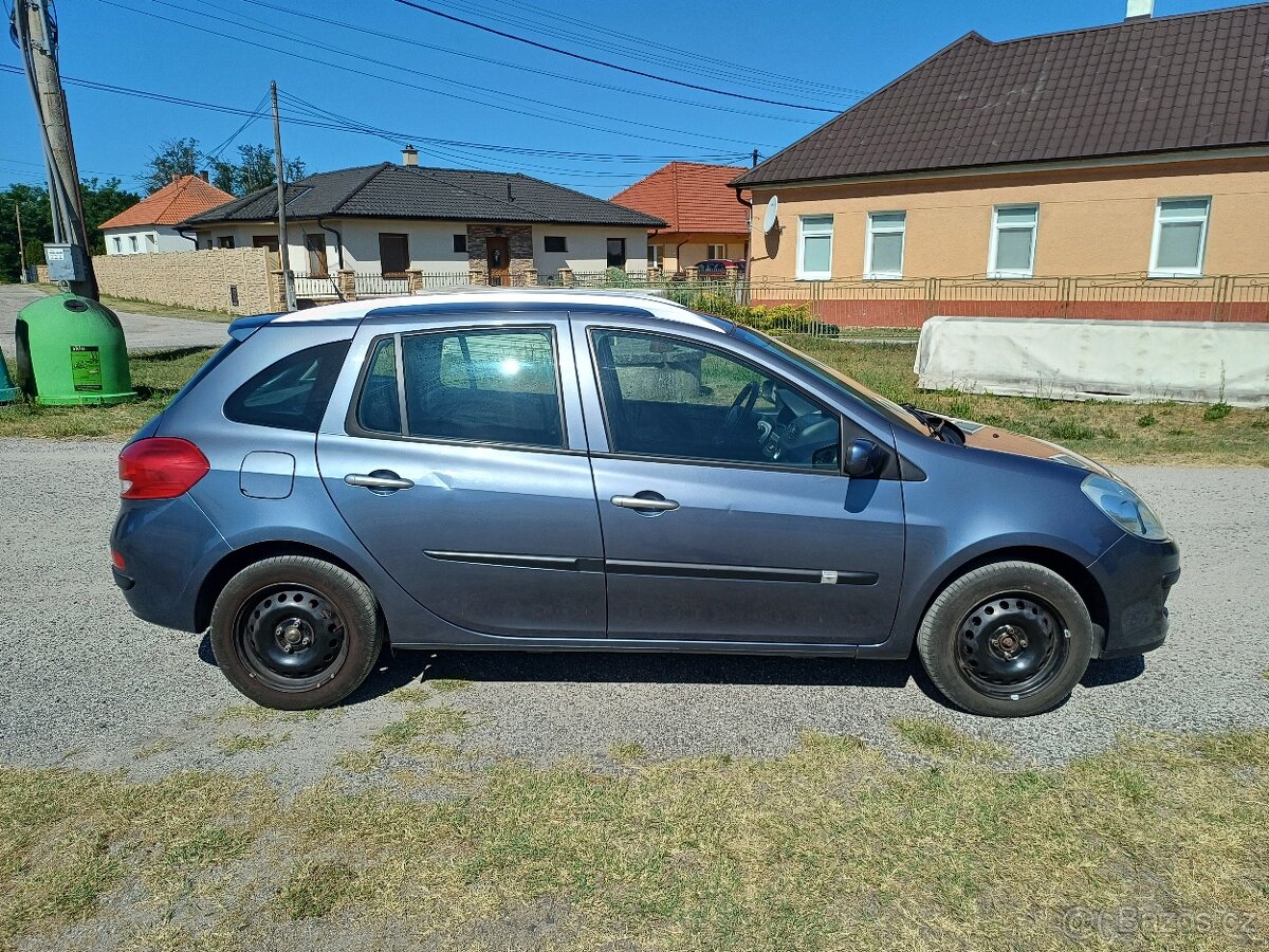 Predám Renault Clio Grandtour 1.2 benzín ,55kw rok výroby 20 - 3