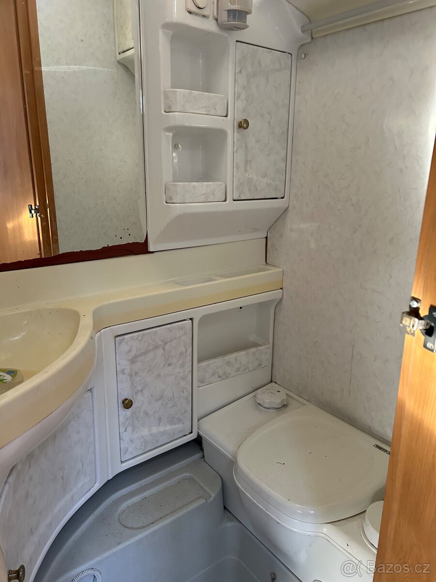 Hobby Excellent 495 UK 6 lůžek -Palandy - 3