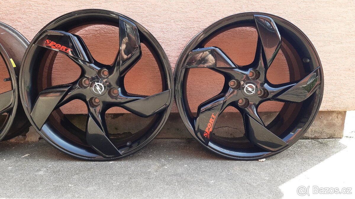 Alu kola , 4x100 R 18 s pneu. - 3