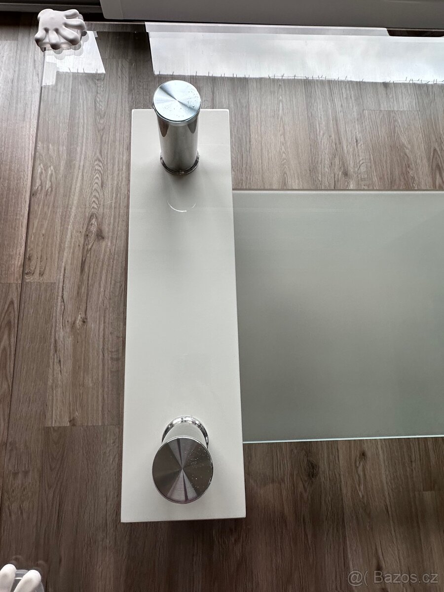 Skleněný konferenční stolek - 3