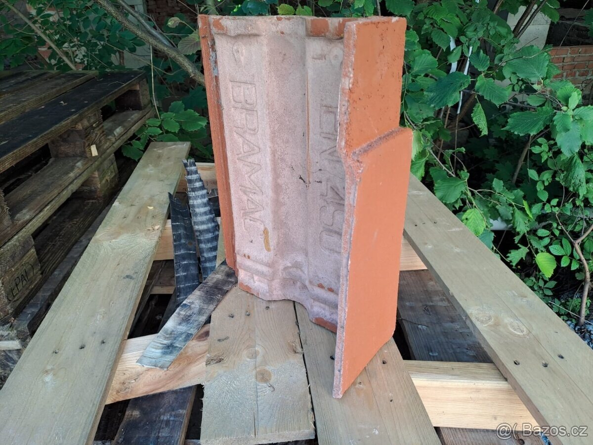 Prodám krajní střešní tašky Bramac Classic Standard - 3