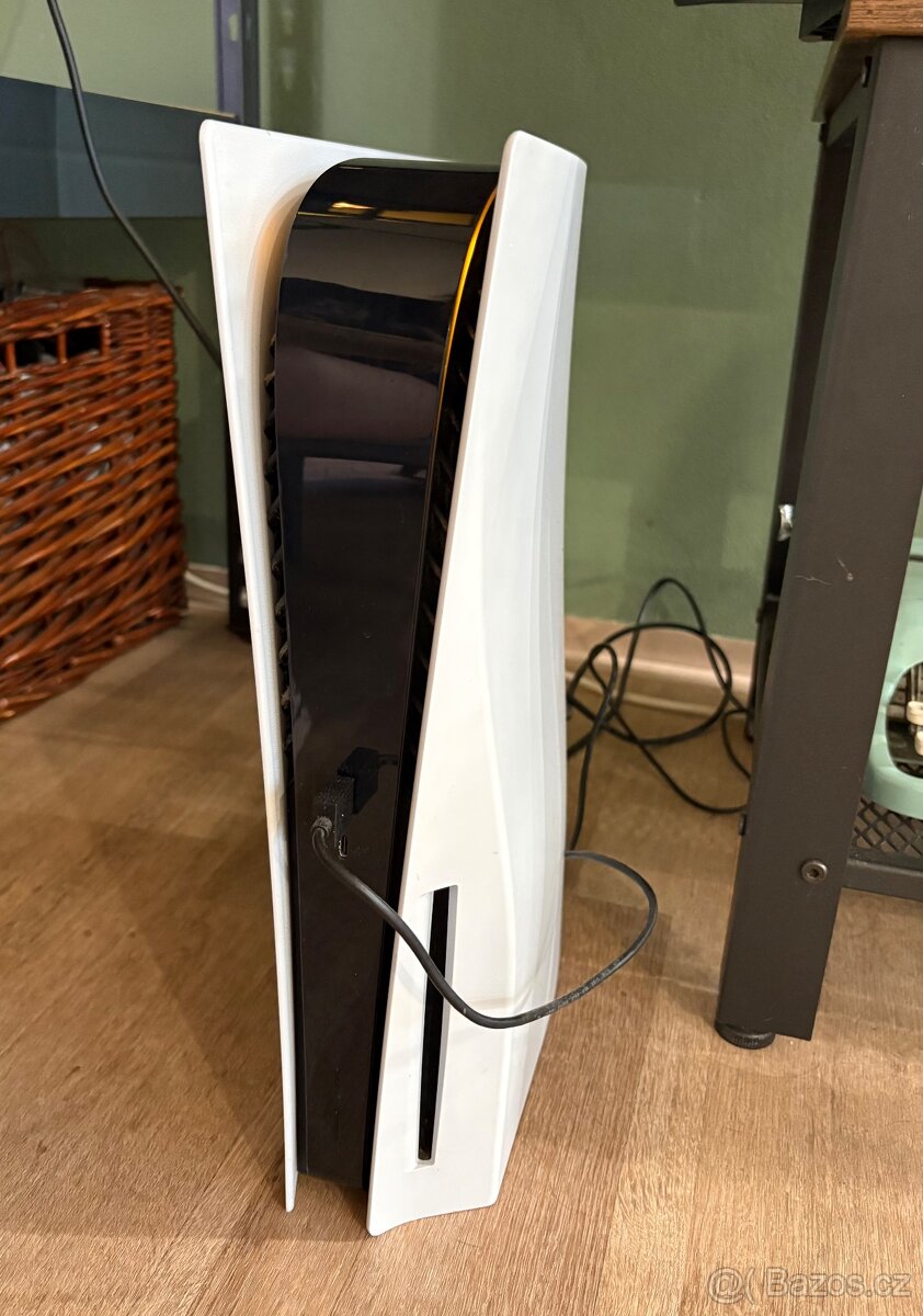 PlayStation 5 s mechanikou + dva ovladače - 3