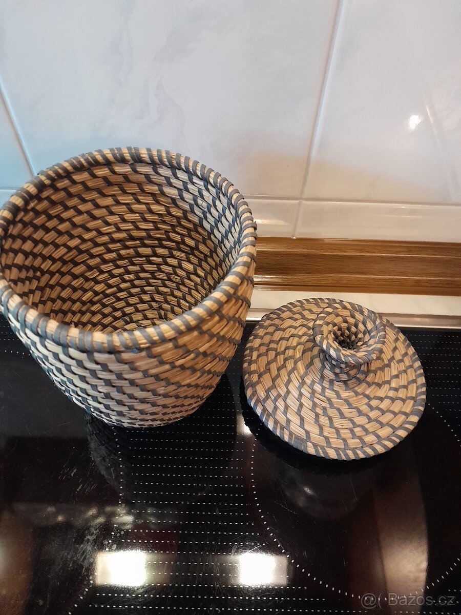 Stará proutěná nádoba s víkem - 3