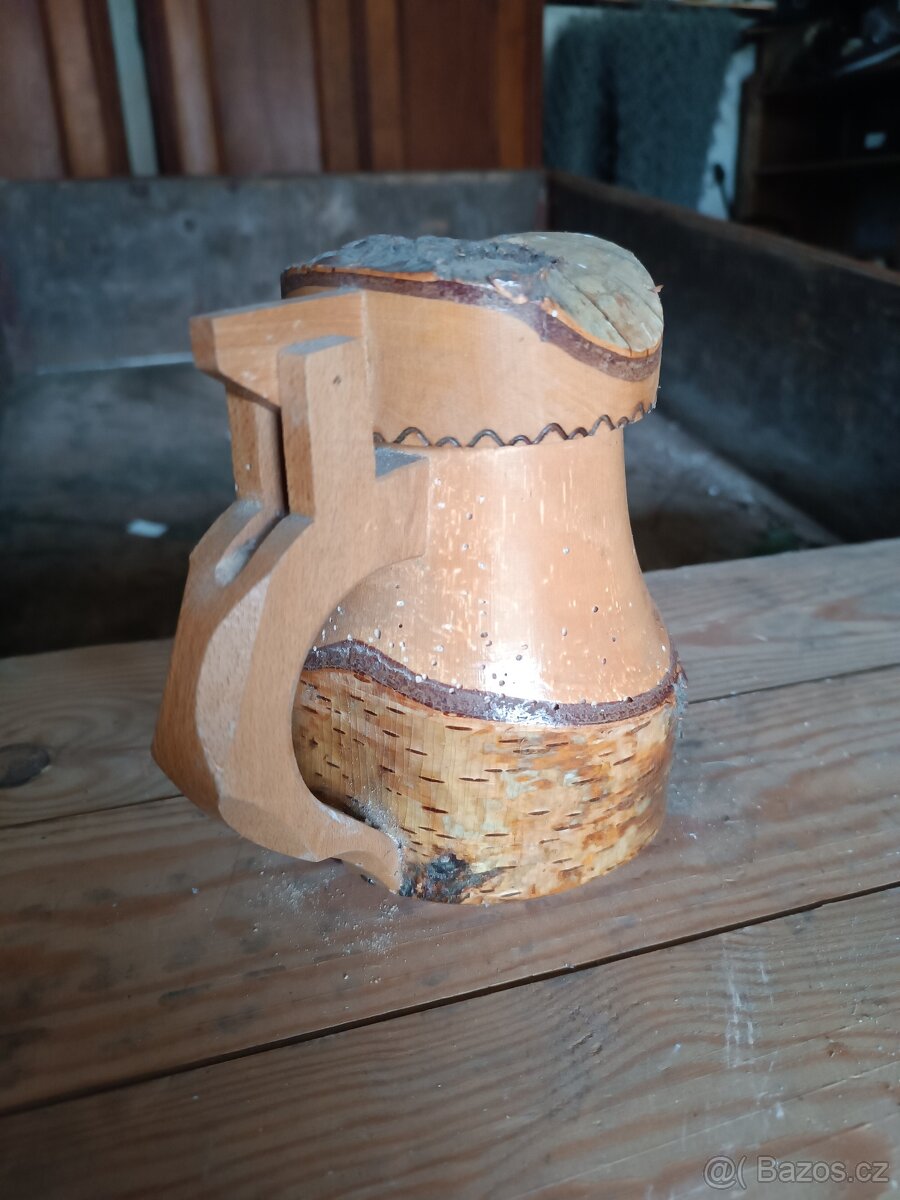 Ručně vyřezávaný korbel - 3