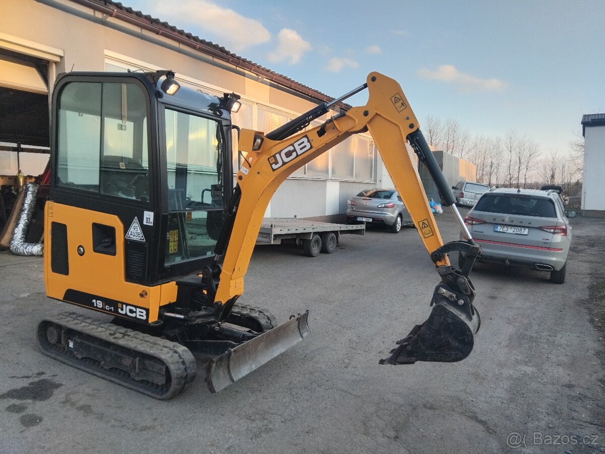 Pásový Minibagr Jcb 19C-1 - 3