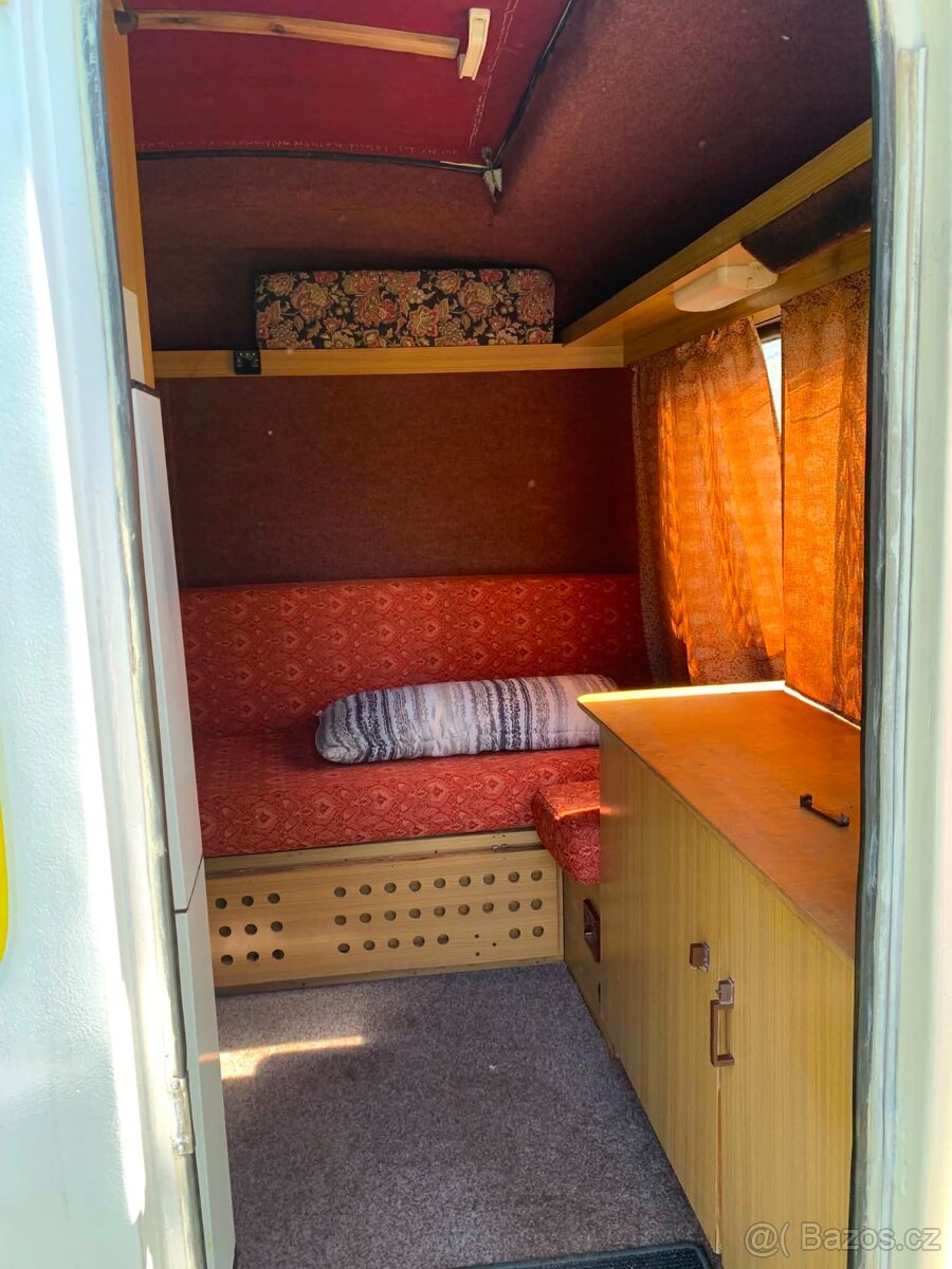 Karavan Polák N126 - 3