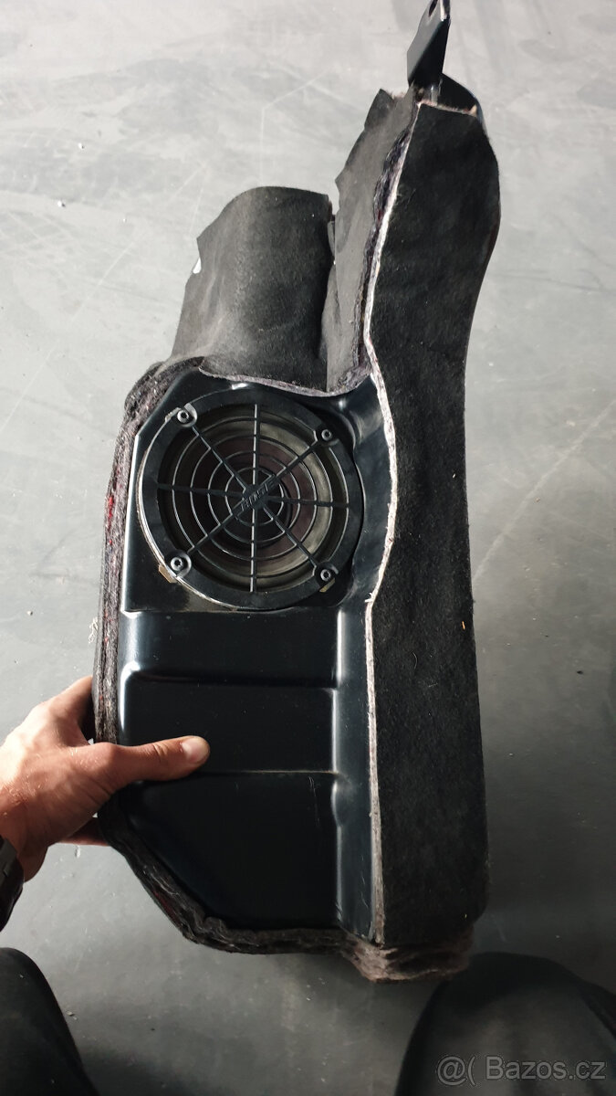 Basový reproduktor a zesilovač BOSE Audi A6 C5 - 3