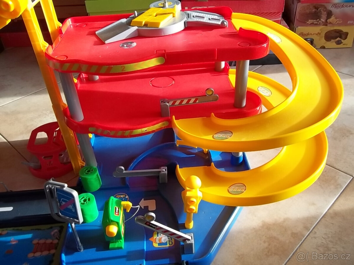 třípatrová garáž Bburago - 3