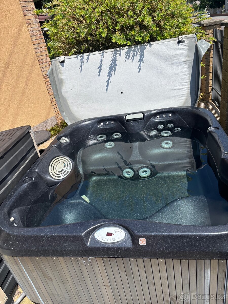 Prodám starší vířivku Jacuzzi J-325 - 3