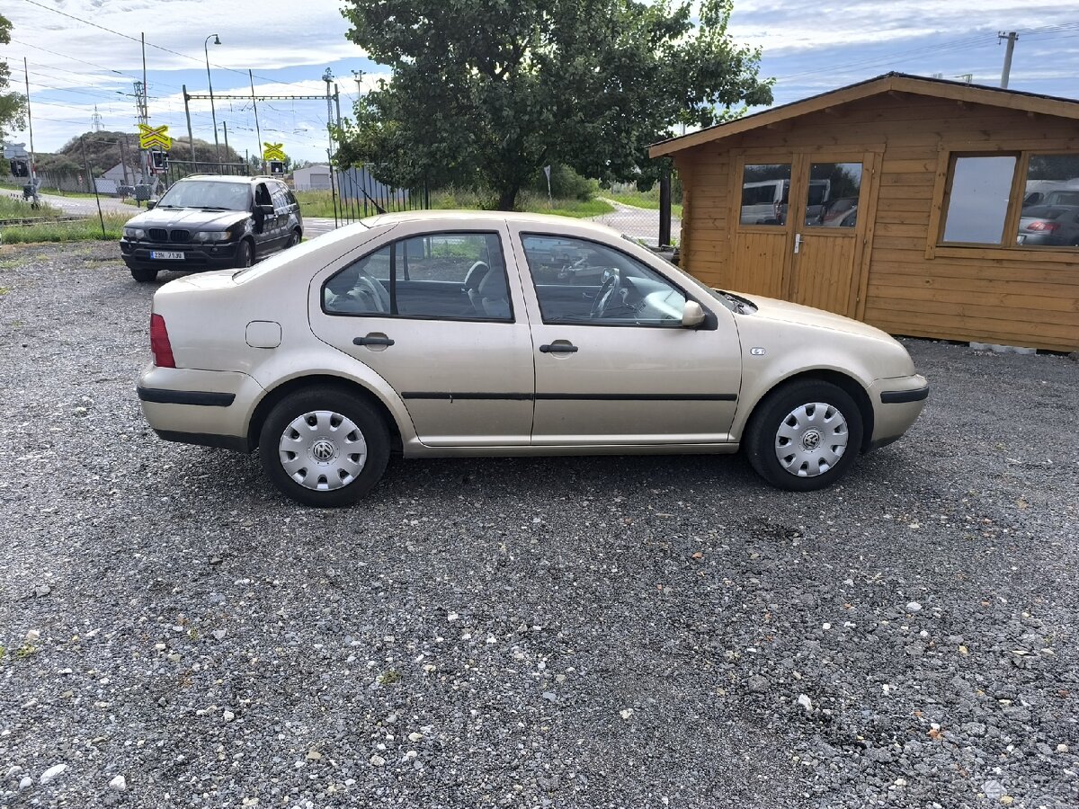 VW Bora 1.6i 77kw r.v. 2003 - 3