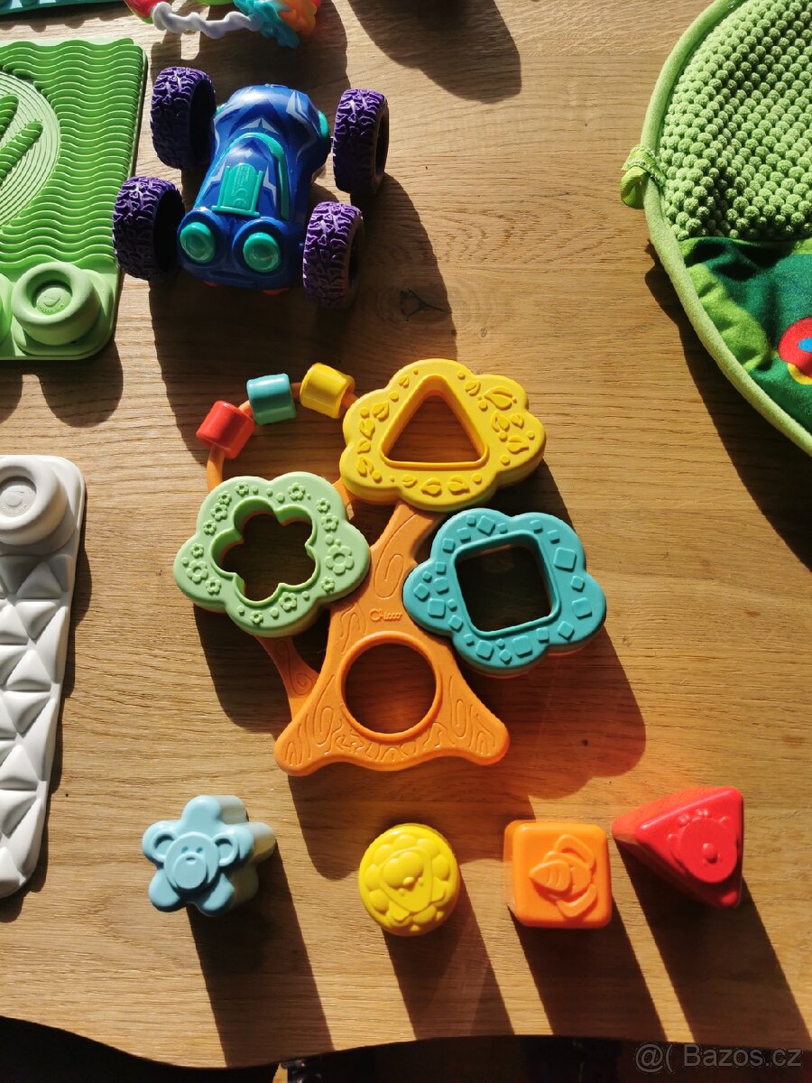 Různé interaktivní hračky - 3