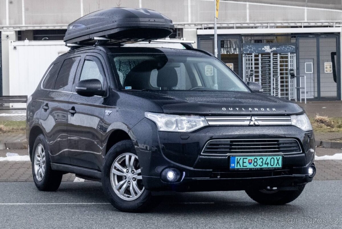 Mitsubishi Outlander 2.0 PHEV 4WD (2013) - 3