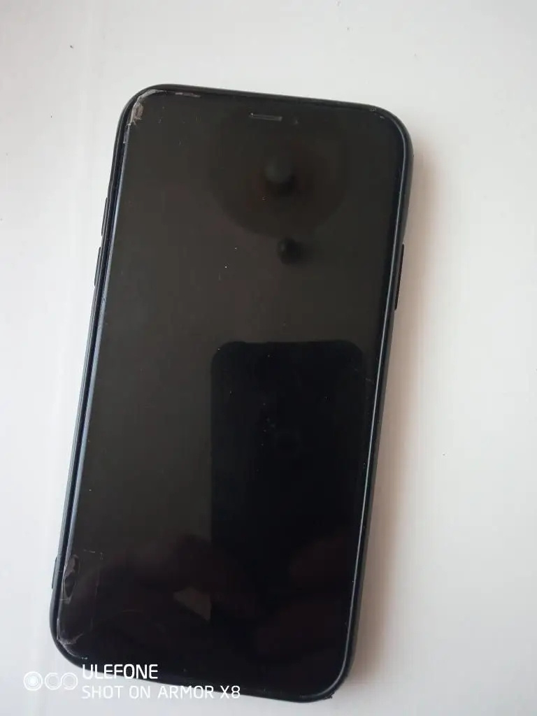 Apple iPhone XR - 3