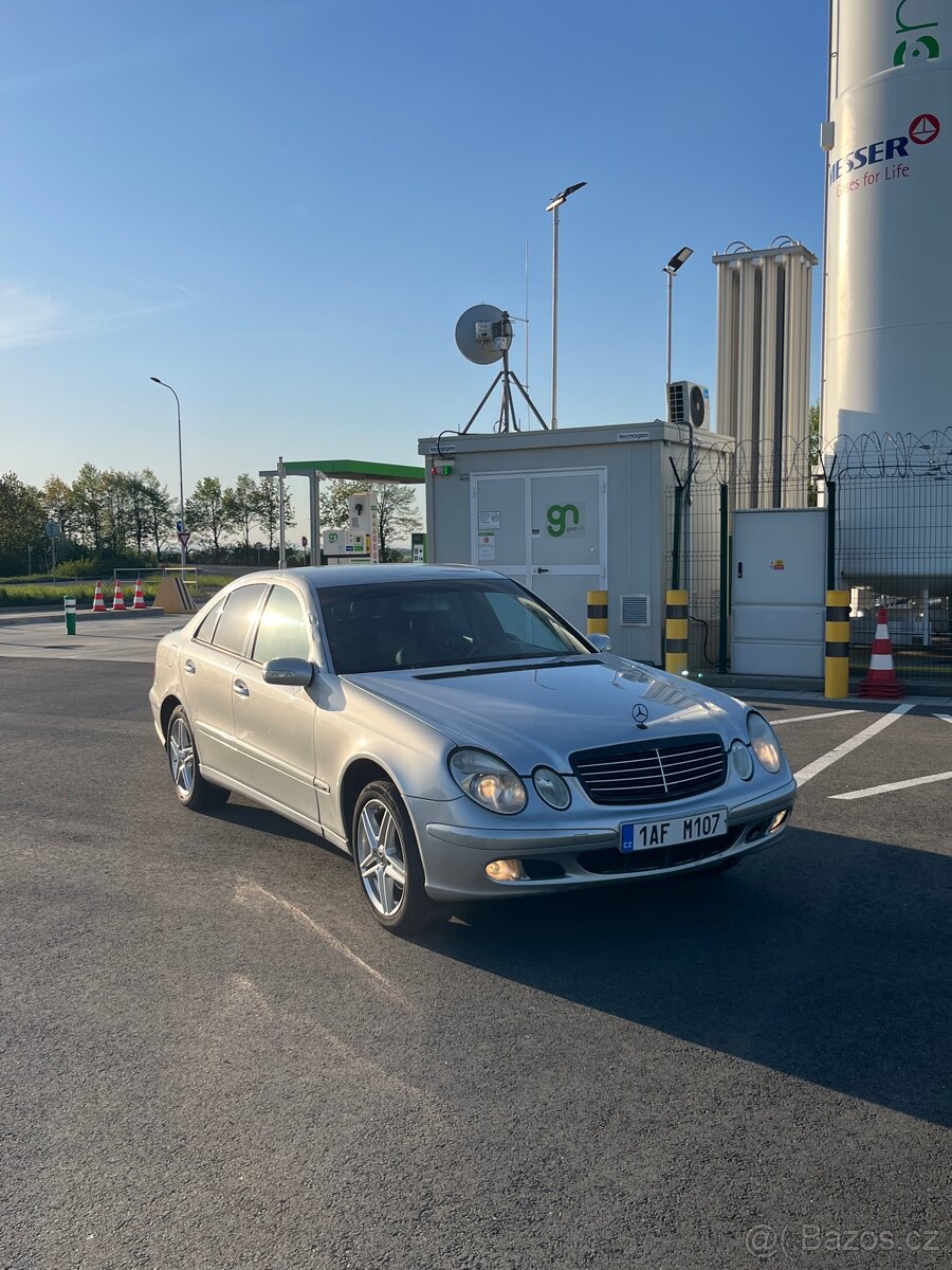 Mercedes E270 - 3