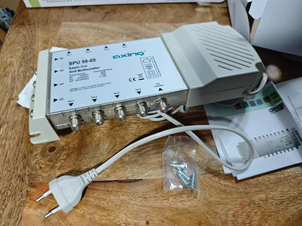 Multipřepínač Axing SPU 54-05 5V 4, aktivní SAT - 3