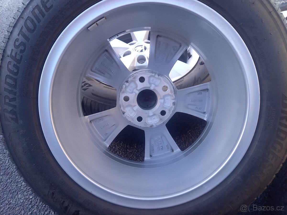 Škoda Octavia IV -ZÁNOVNÍ zimní orig.Alu sada-205/60R16 - 3