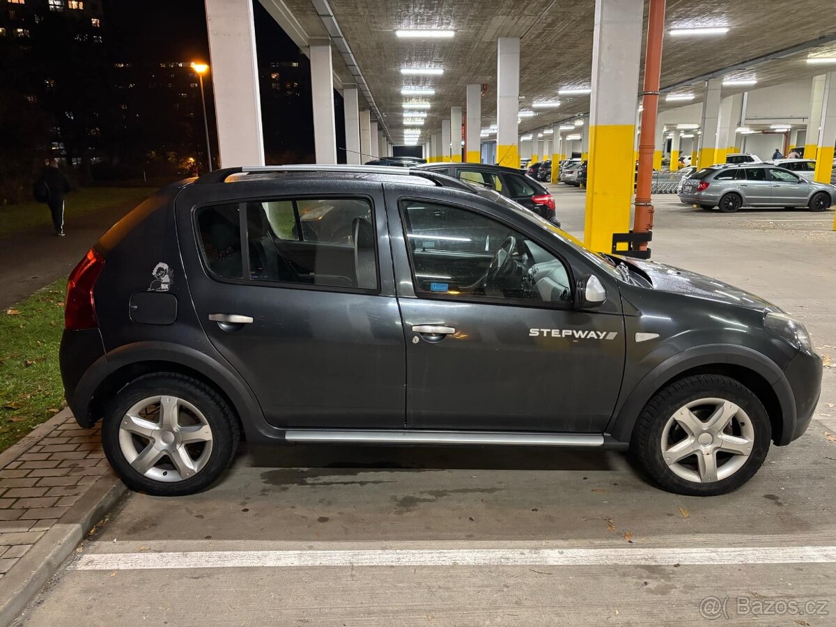 Automobil - Dacia Sandero - 3