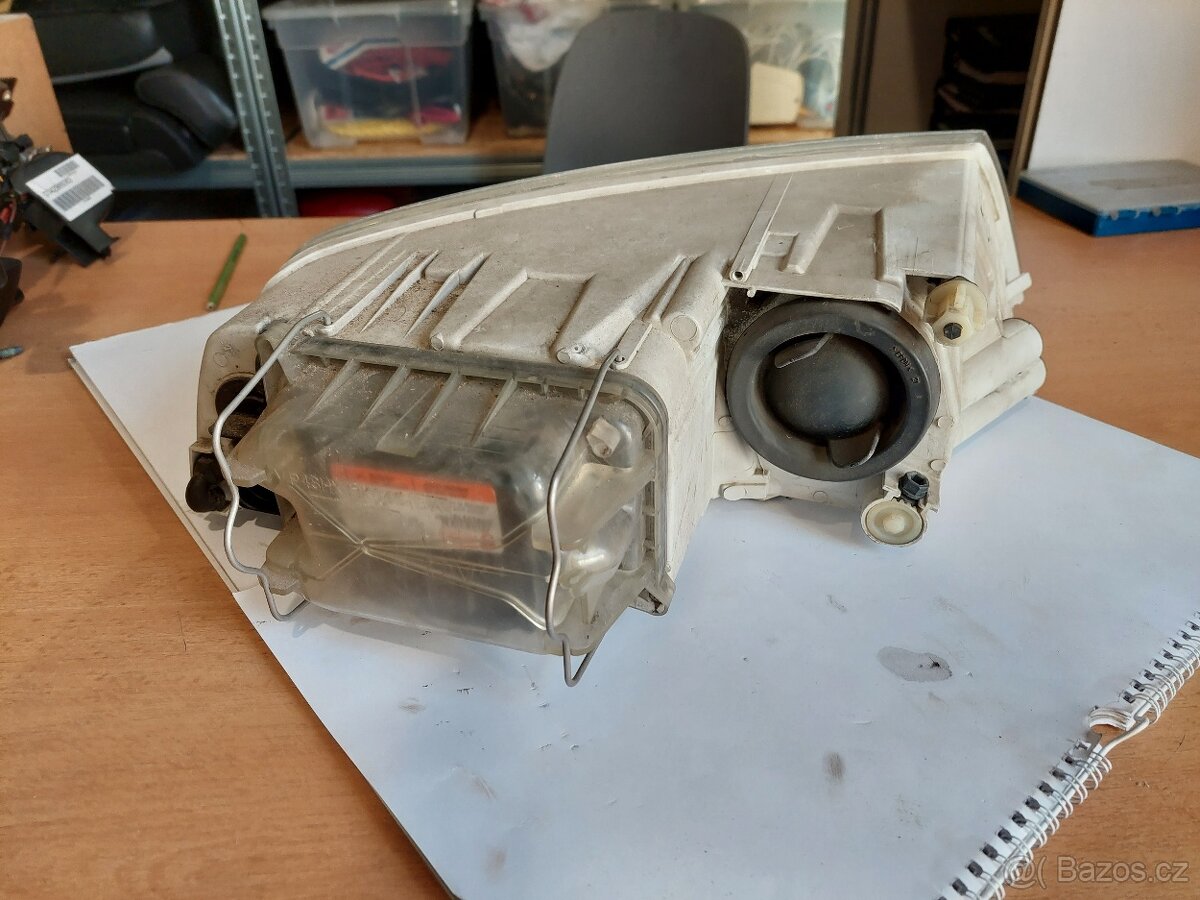 Levý xenon Octavia 2 před FL 2004-2008 - 3