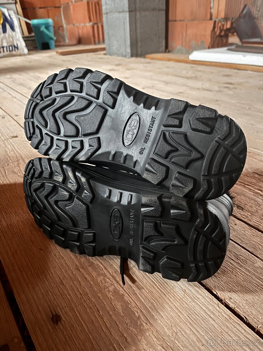 Nova zimní obuv vel.44 - 3