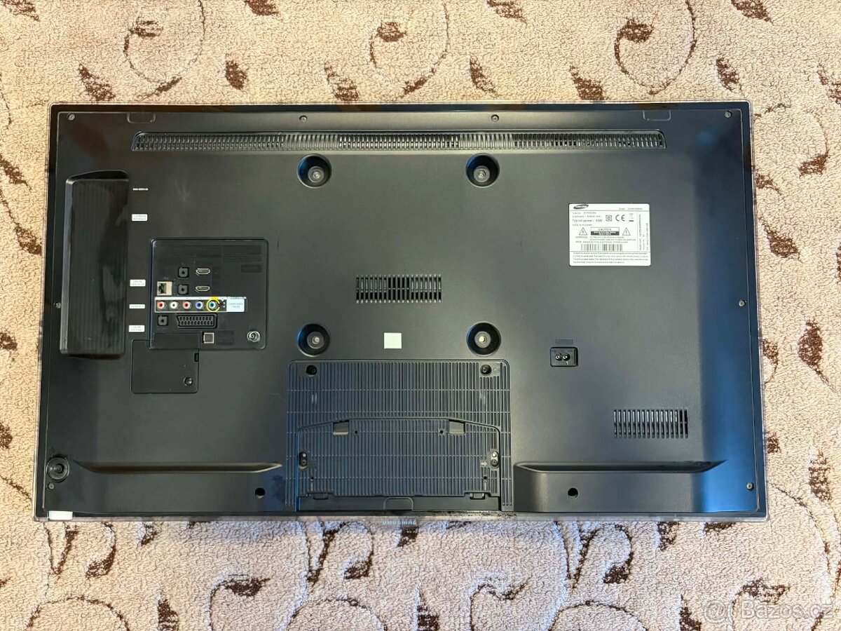 Televize Samsung – stojan i možnost pověšení - 3