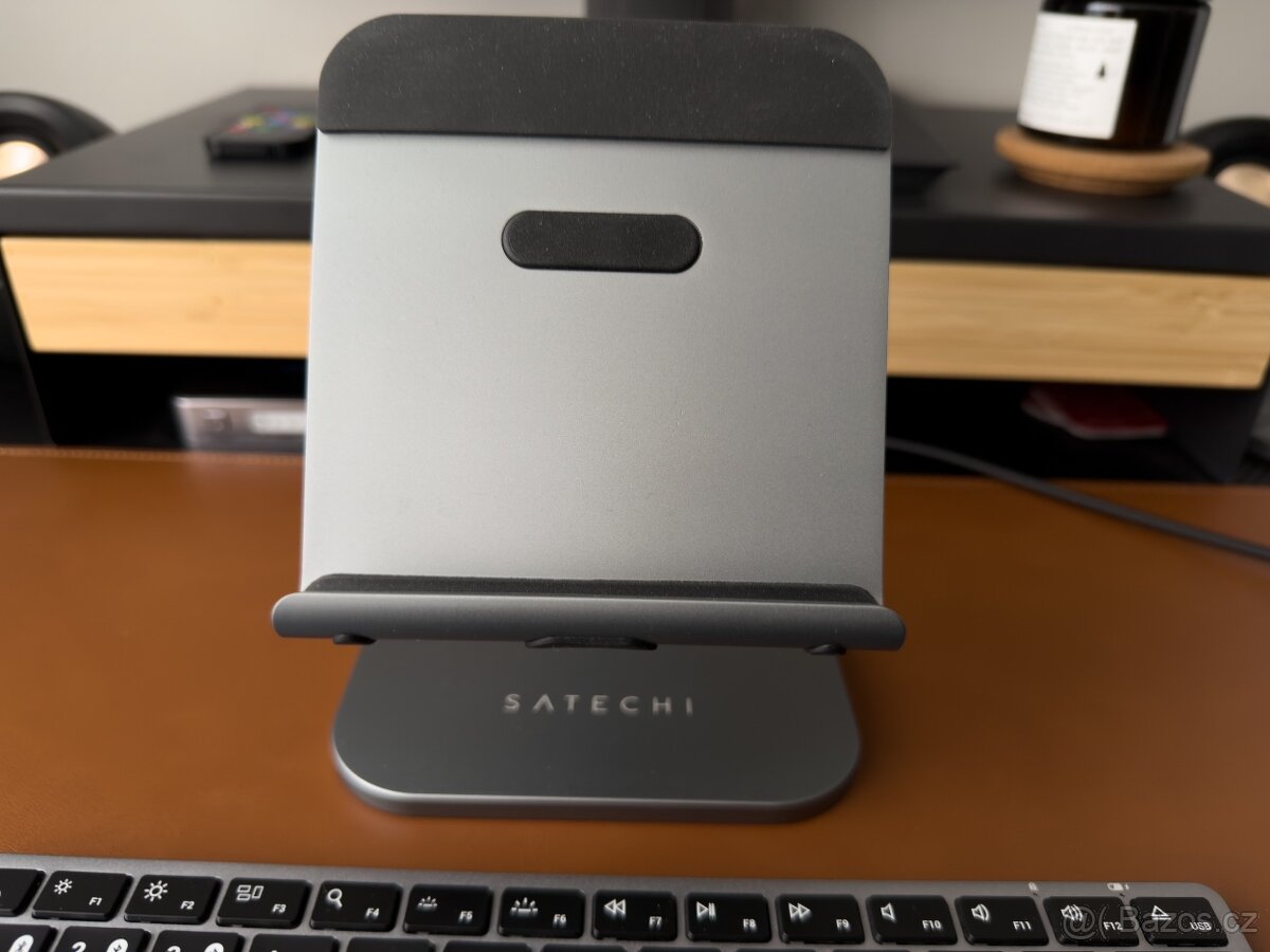 Satechi Aluminum Desktop Stand pro iPad - 3