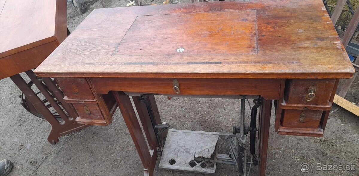 Historické funkčné šijacie stroje - 3