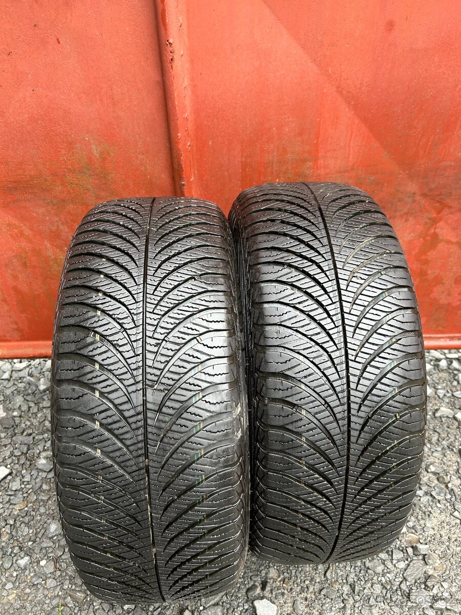 Prodám gumy 215/55/17 Good Year - 3