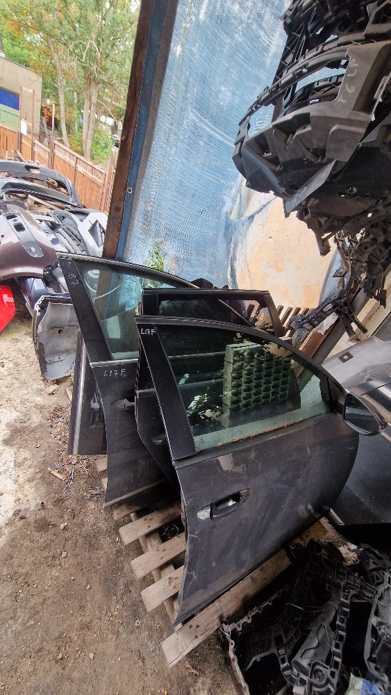 VW Passat B7 motor CFFB, z. víko šedá LK7X+ všechny dveře - 3