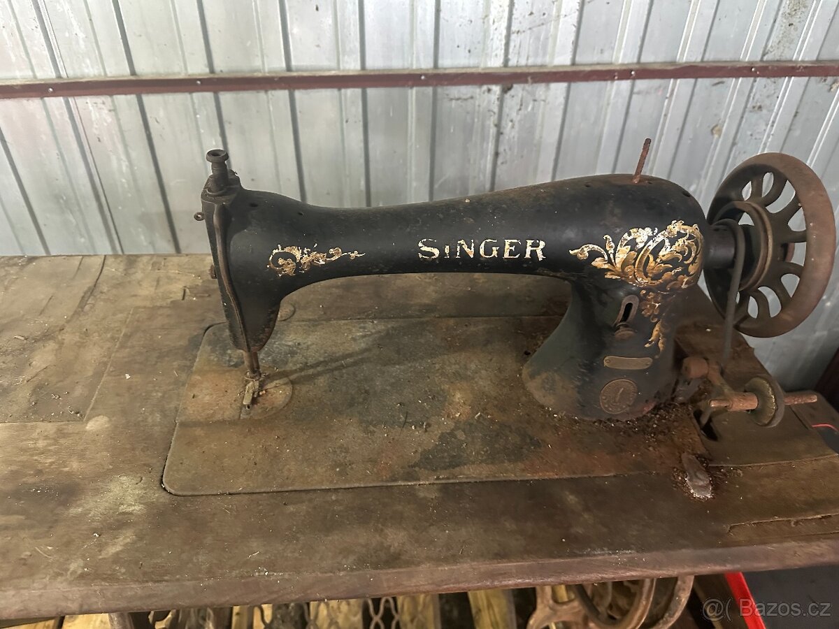 Starý šicí stroj SINGER - 3