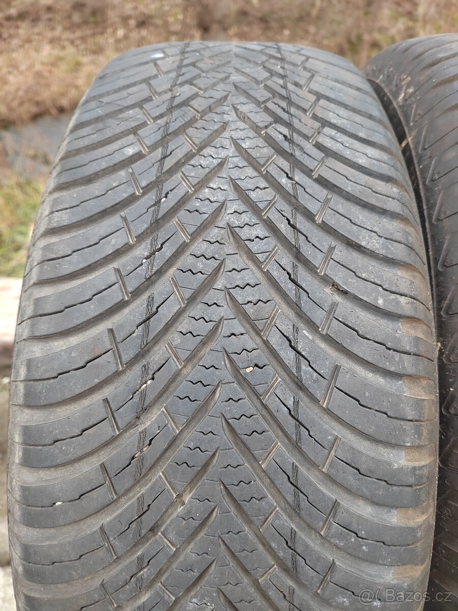 Prodám 2ks celoročních pneu 205/55/16 Vredestein Quatrac 91H - 3