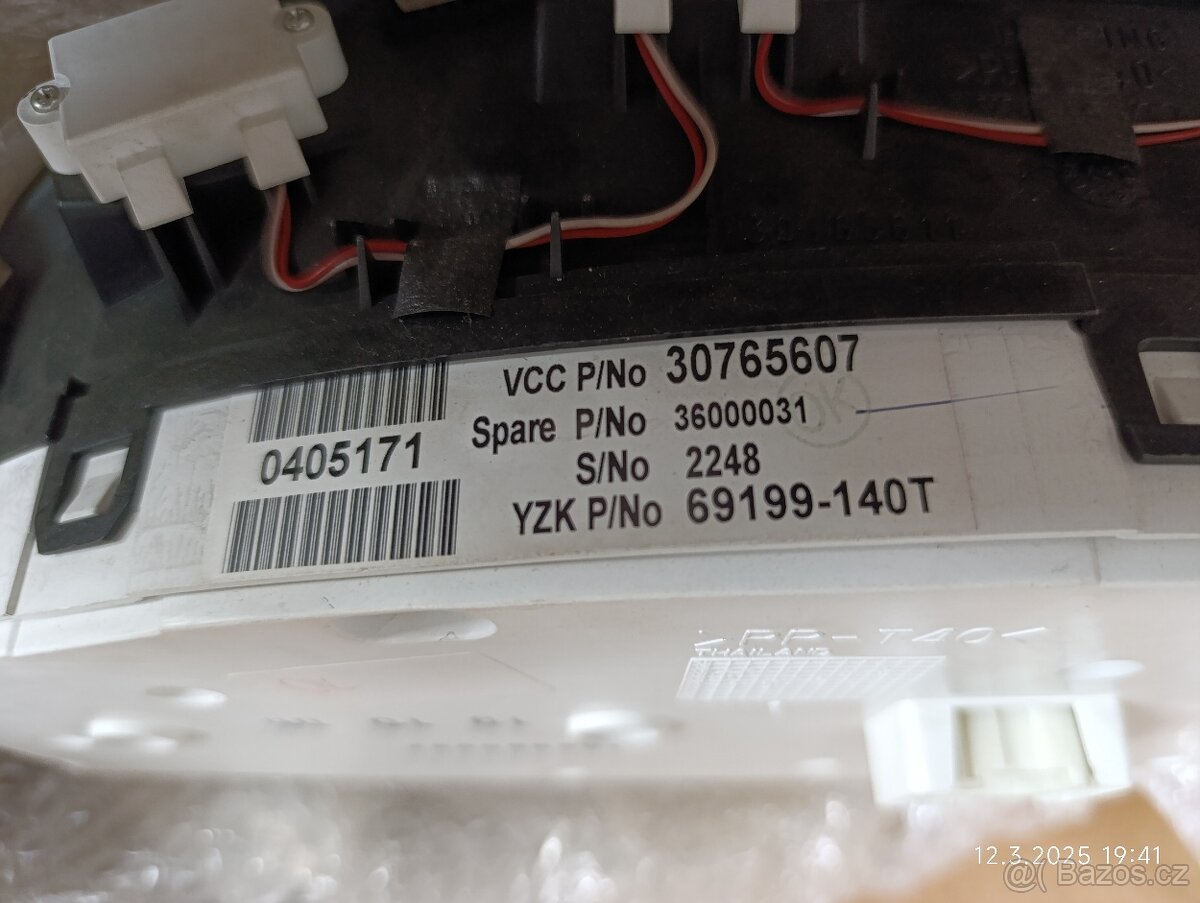 Budíky Volvo XC90 D5 - 3