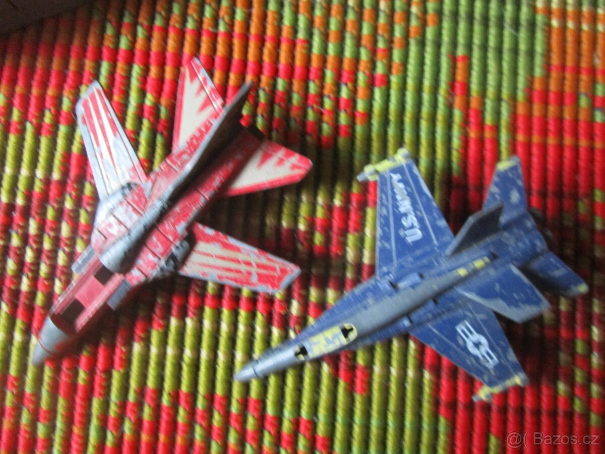 STARÉ HRAČKY-AUTÍČKA ATD. - 3