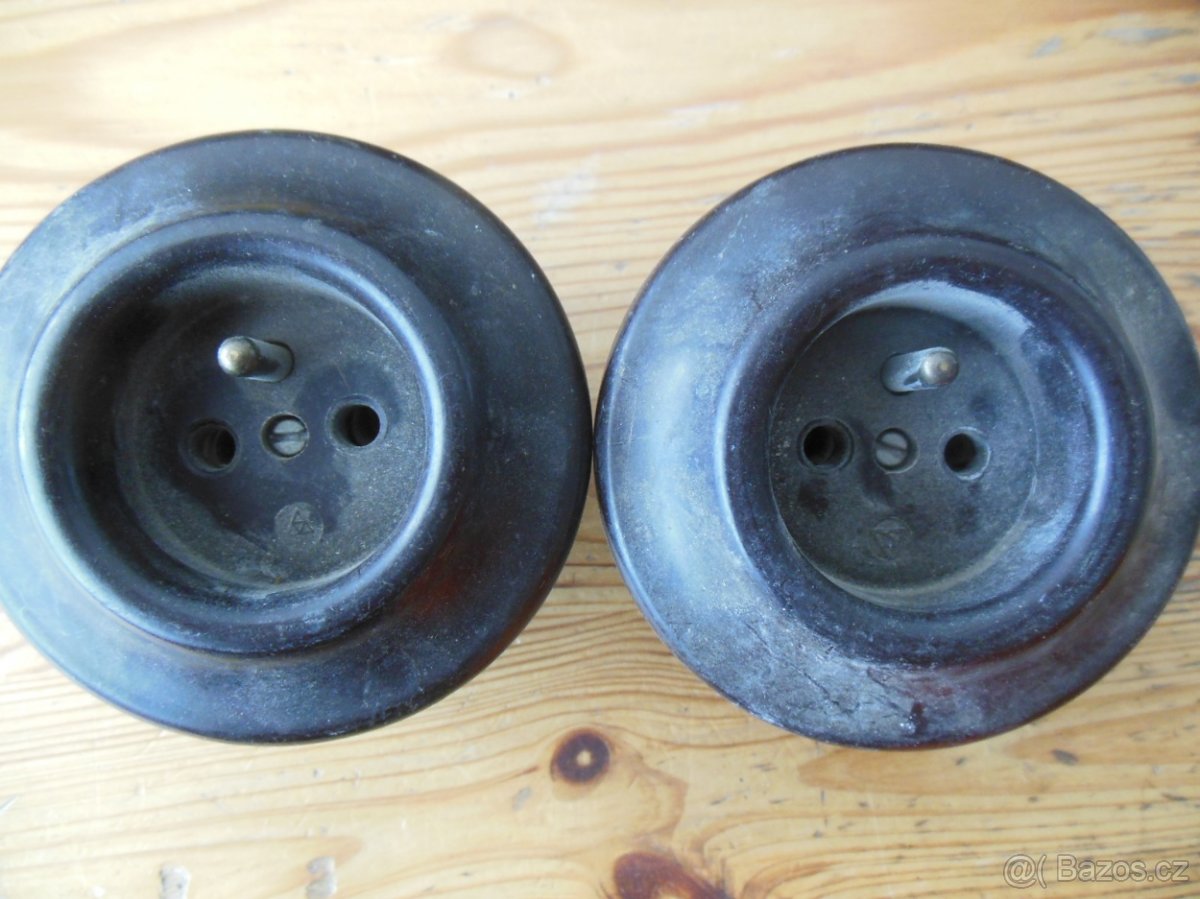 Historické vidlice, zásuvky, vypínač. - 3