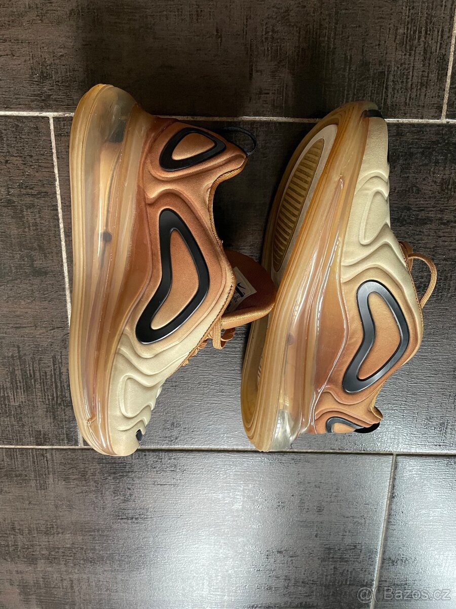 NIKE W AIR MAX 720 - 3