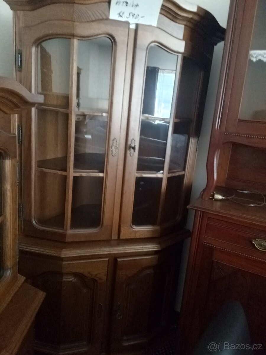 Dubová vitrína - 3