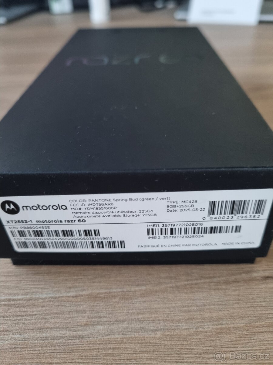 Motorola Razr 60 Pantone Spring - 3