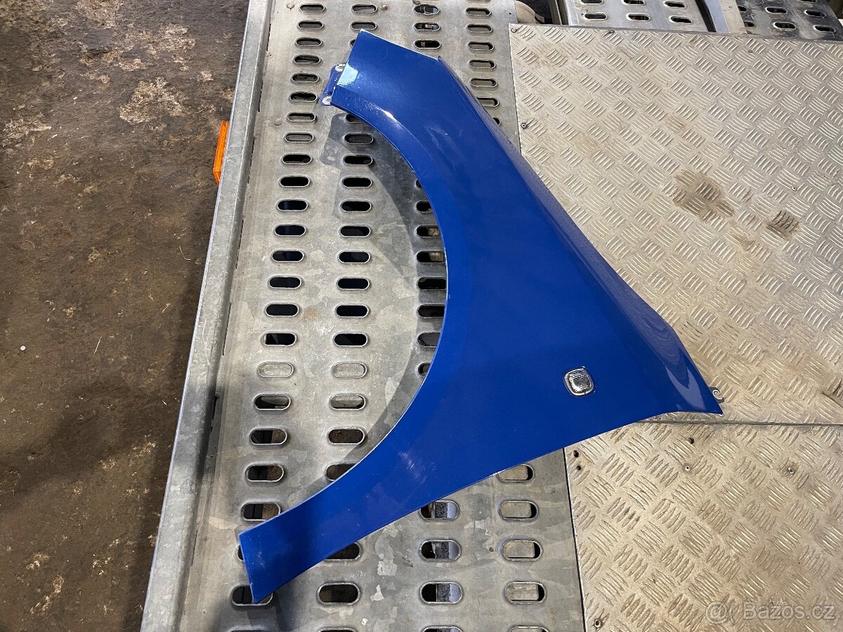 Prodám přední levý blatník Fabia II - 3