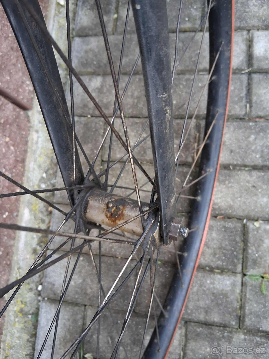 Historické bezmufnové kolo velký tác - 3