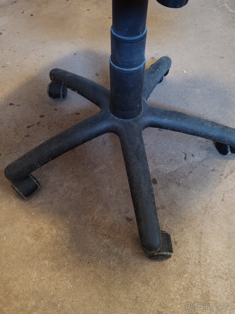 Otočná polohovatelná kancelářská židle - 3