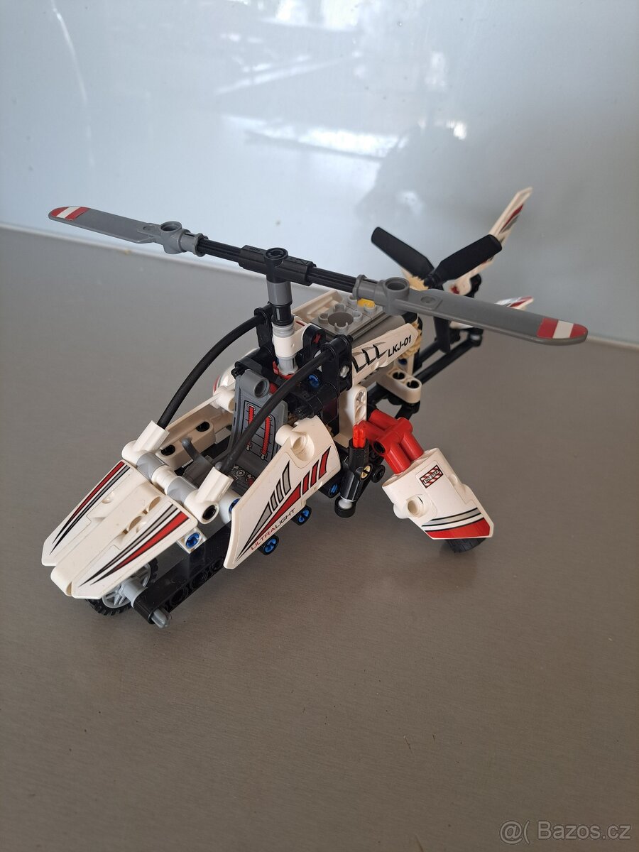 Lego technic - helikoptéra a letoun 2v1 - 3