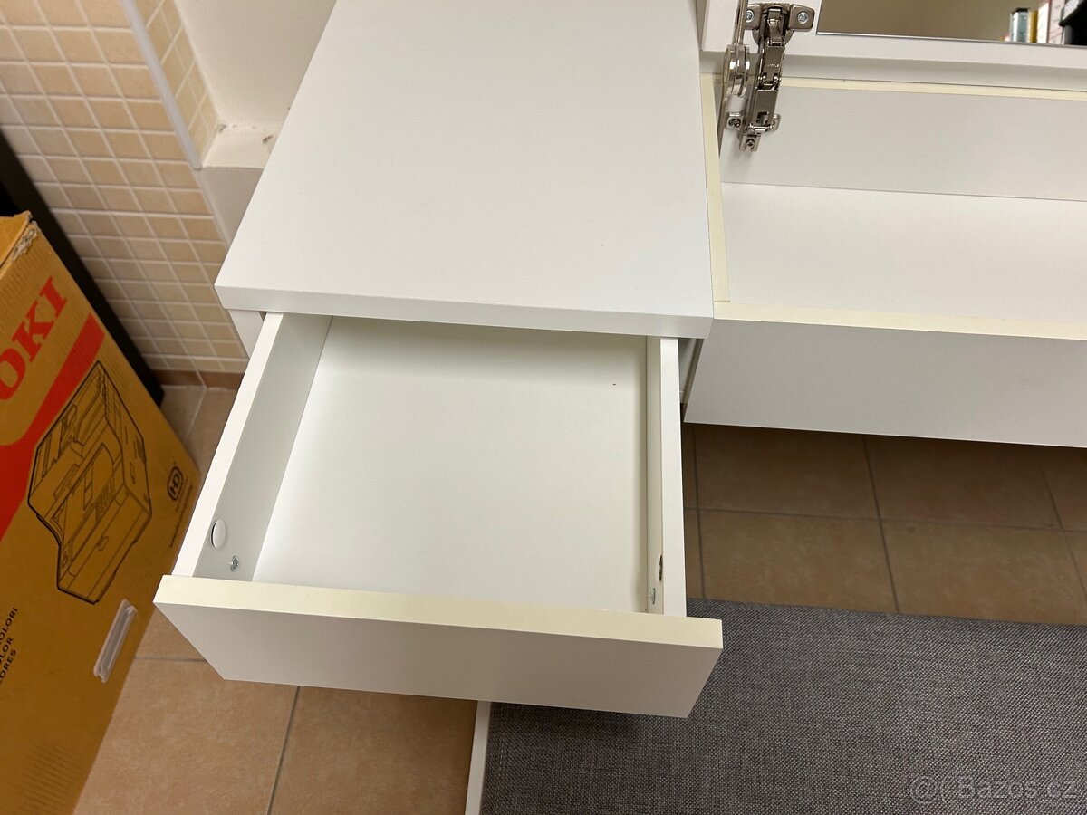 Toaletní stolek - 3