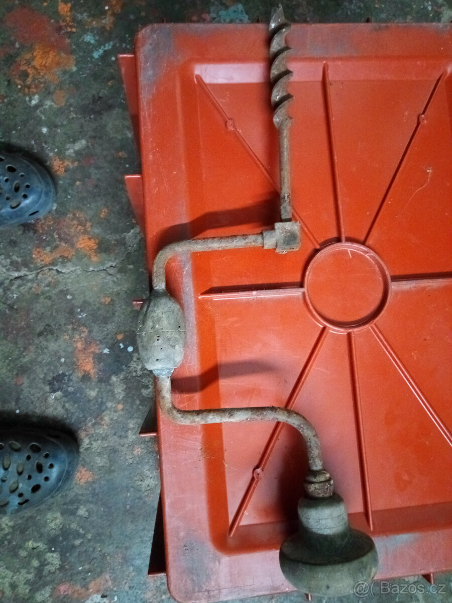 Staré ruční vrtáky dekorace - 3