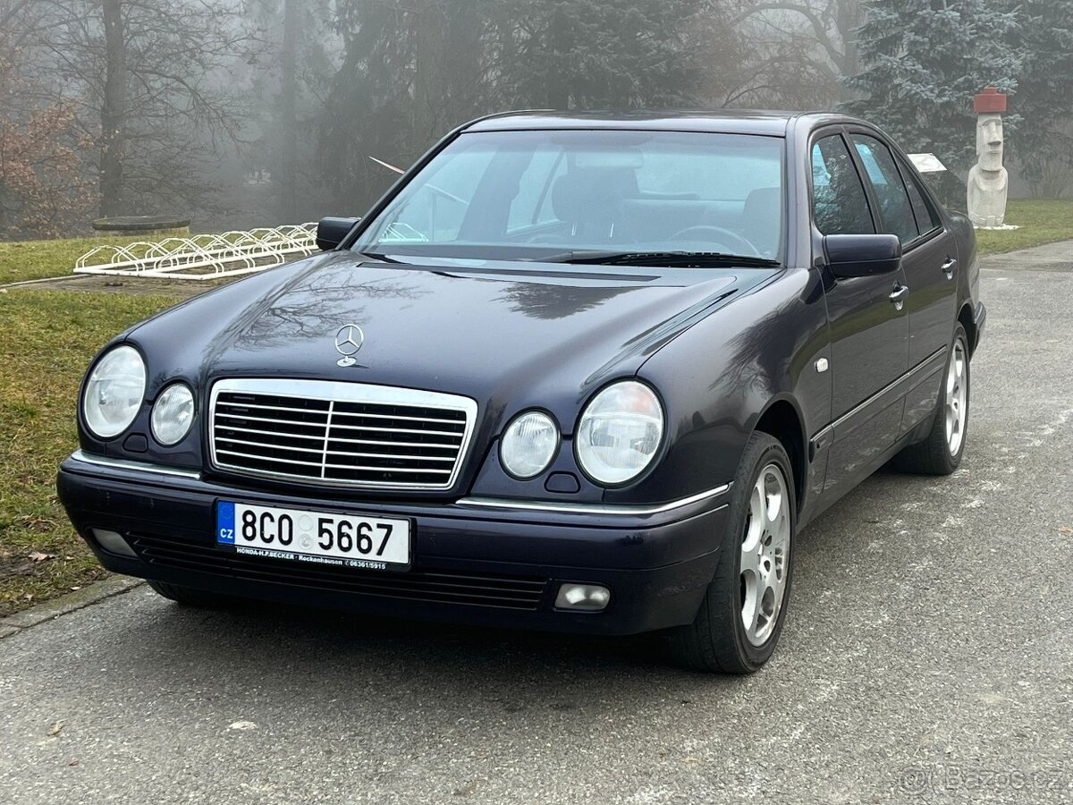 Mercedes E280 4-Matic nájezd 124 t. Km - 3