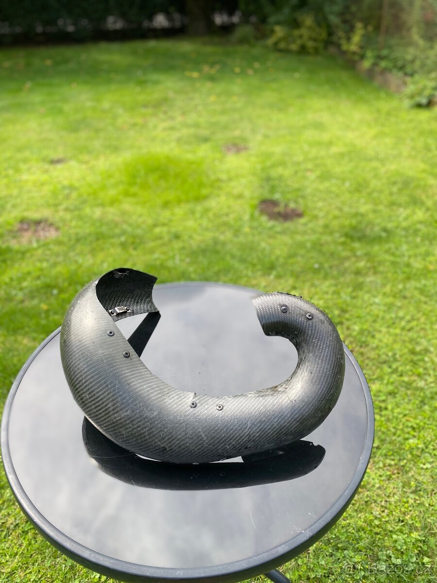 Karbonový kryt kolena - 3