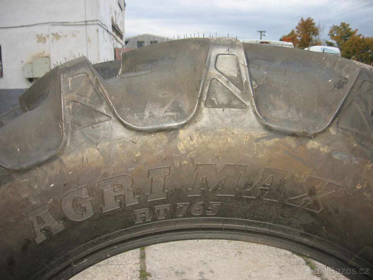 Pneu BKT 520 / 70 R38 - 3