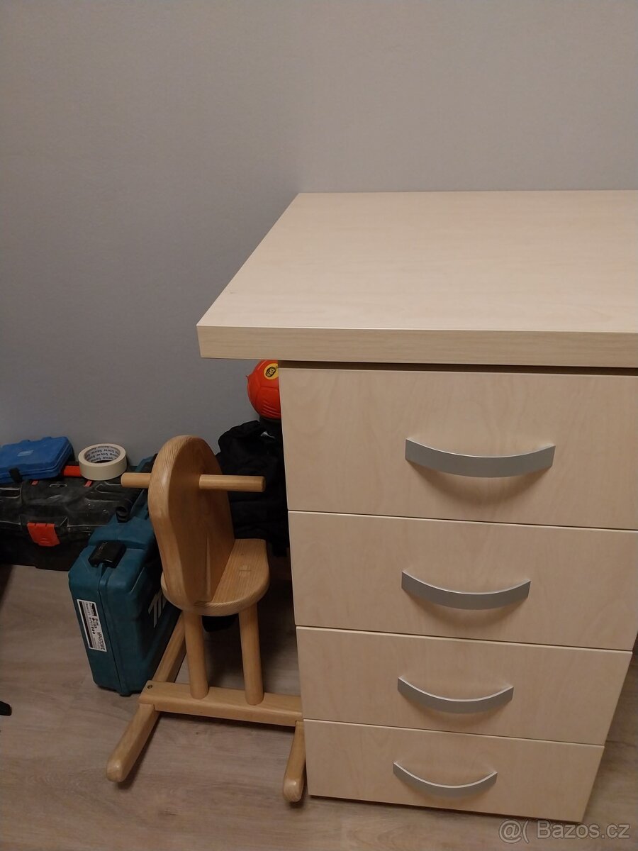 Stůl do dětského pokoje, pracovní stůl - od truhláře - 3