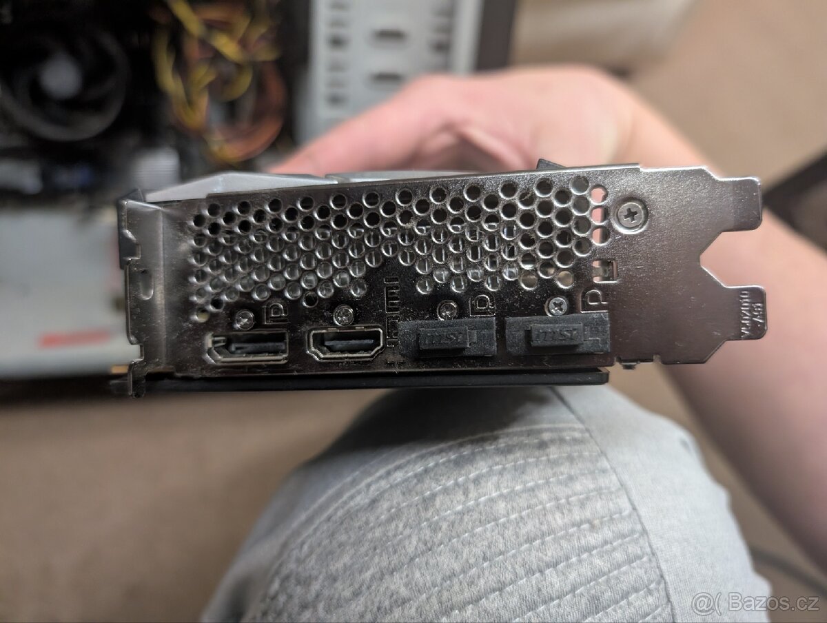 Grafická karta AMD Radeon RX6600 - 3