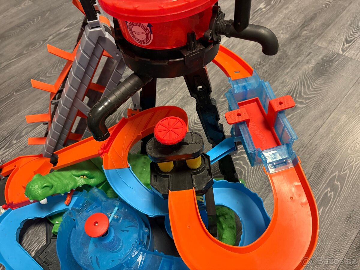 Hot Wheels City automyčka s aligátorem - 3